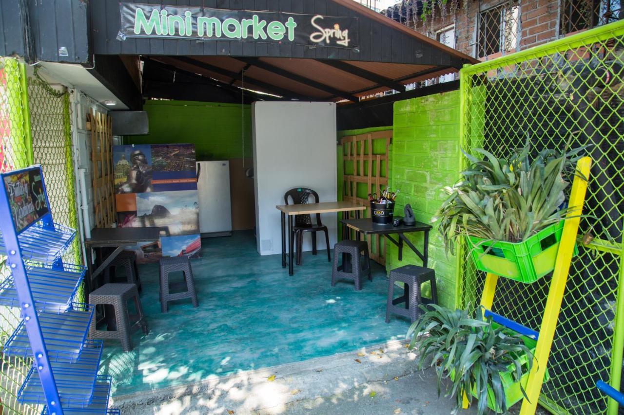 Spring City Hostel 메딜린 외부 사진